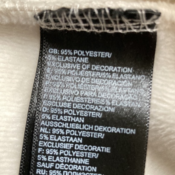 The north face cream color zip up jacket with front side pockets. 27 inches long - Picture 6 of 6